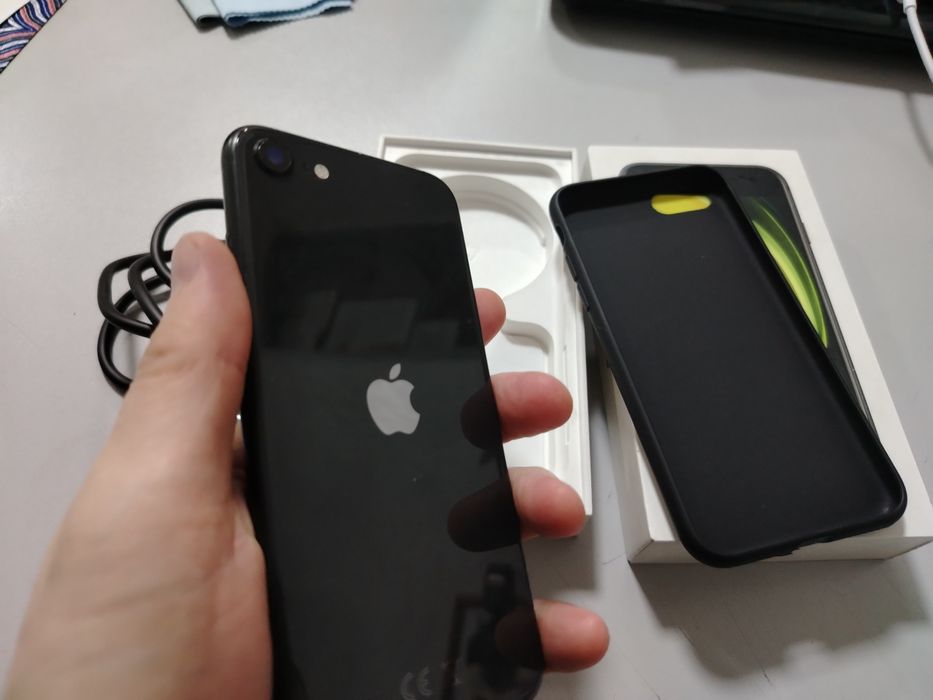 Продам идеальный компакт. iPhone SE 64 GB.