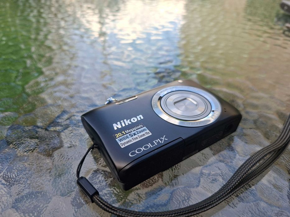 Compact Digital Camera Nikon Coolpix S2900 20.1mp 5x optical zoom