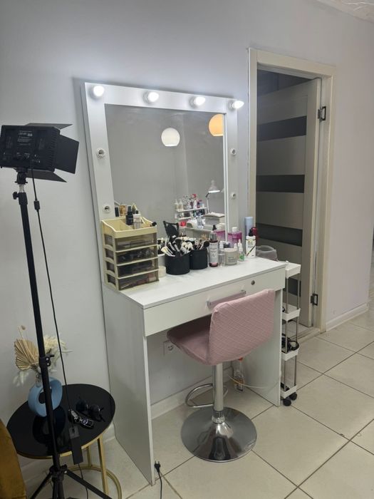 Сдается место визажиста