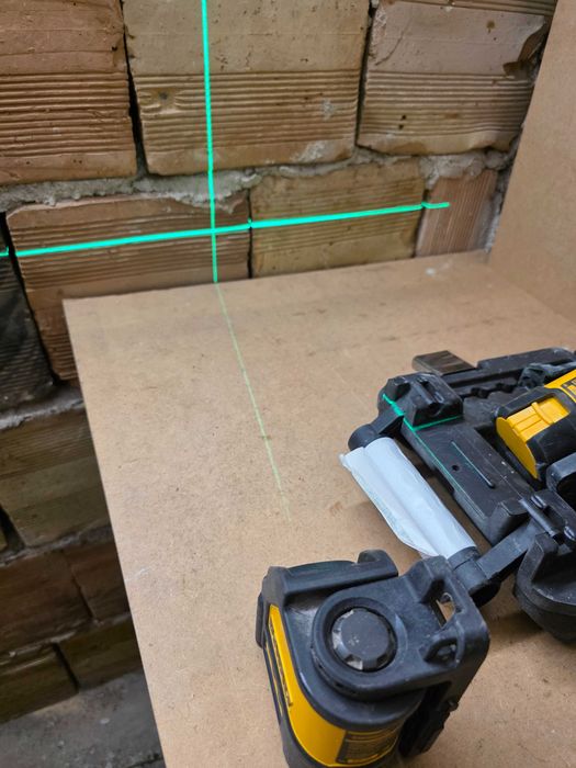 Лазерен нивелир Девалт Dewalt зелен  и червен