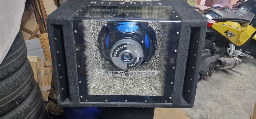 Subwoofer,amplificator, incinta de 12",difuzoare