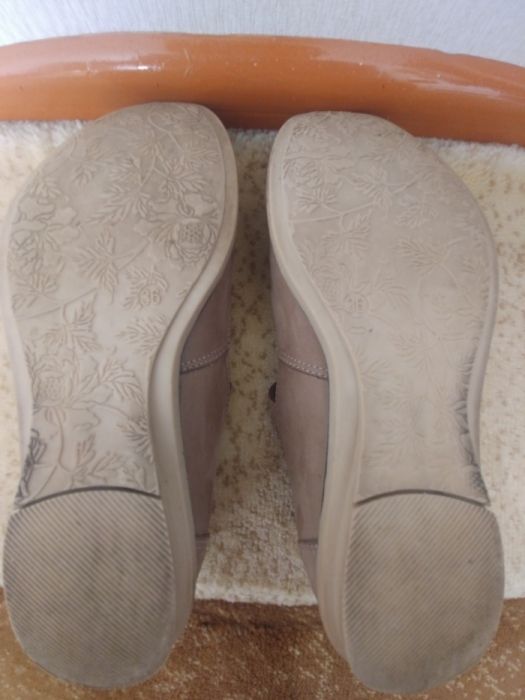 Продам туфли для девочки б/у.