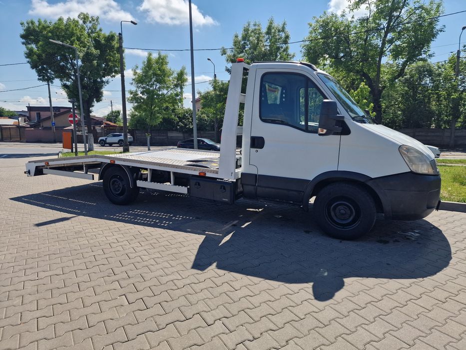 Vând Auto platformă Iveco Dayli