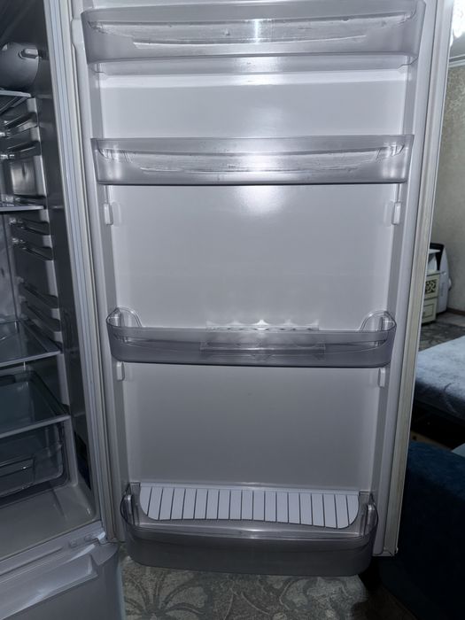 Холодильник Indesit