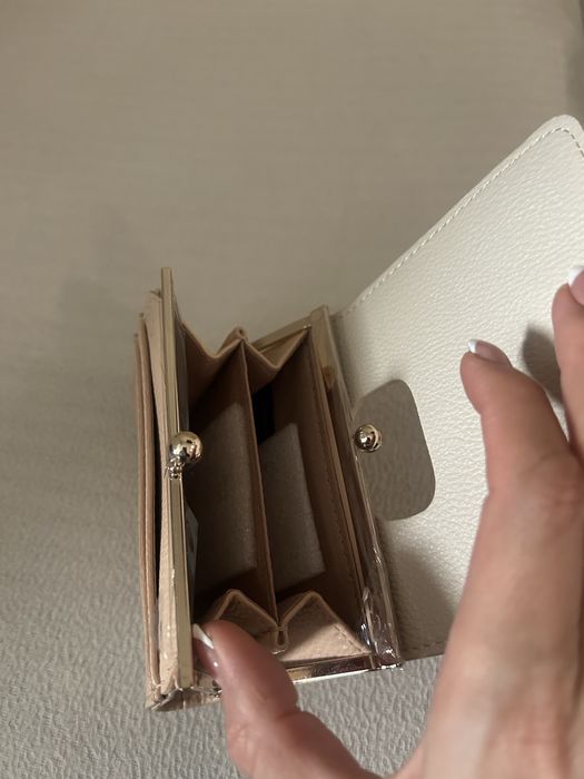 Портфейли чисто нови