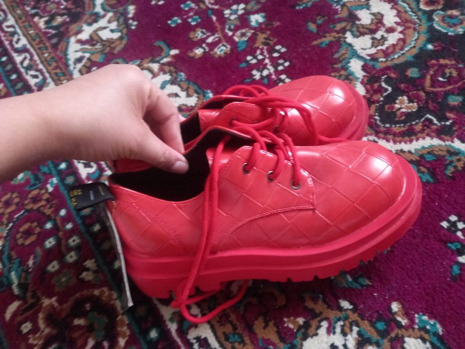 Аяқкиім сатылады