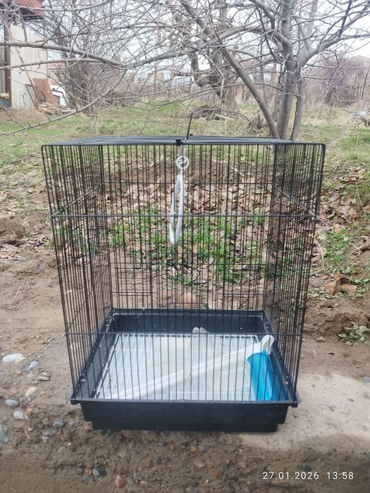 Продается клетка для птиц .