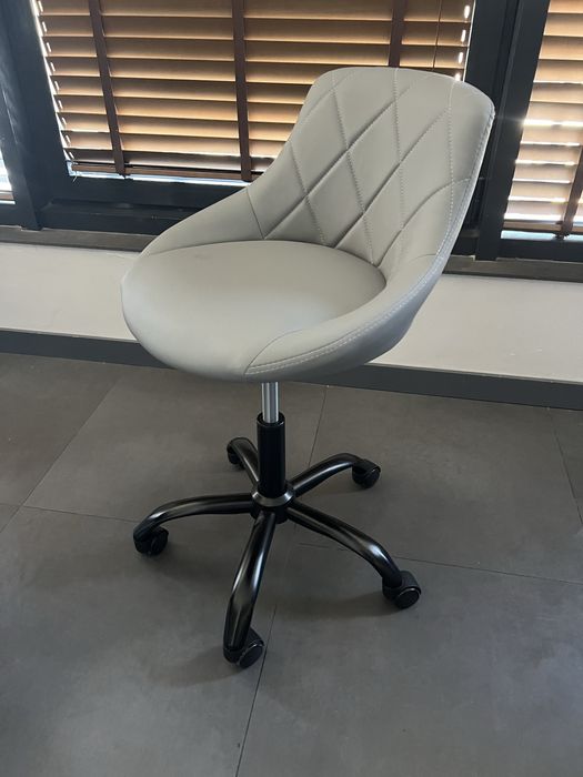 Стол на колелца Soho /bb/-24м гаранция и безплатна до офис