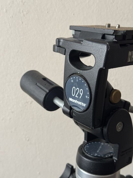 Продам штатив Manfrotto