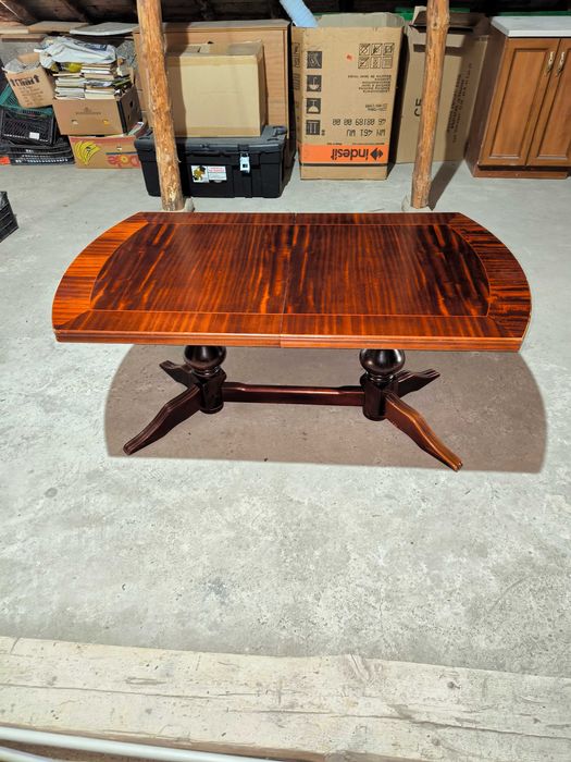 Трапезна и холна маса