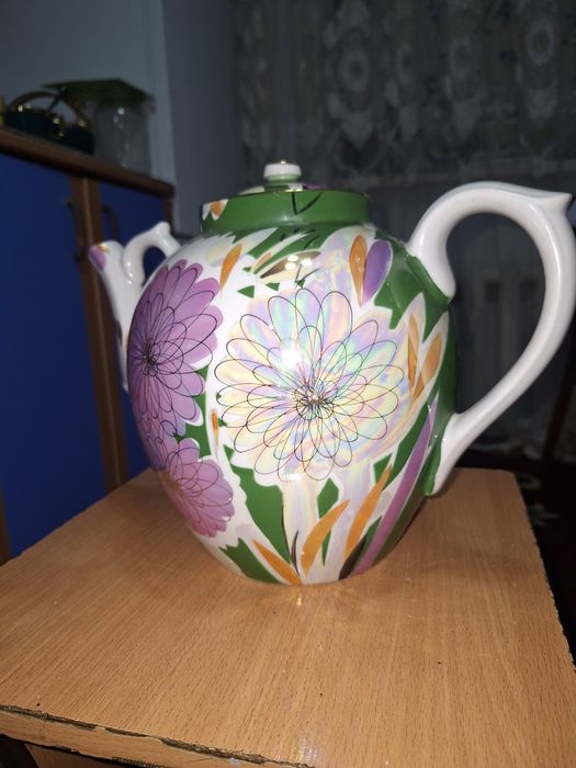 Продам чайник фарфоровый