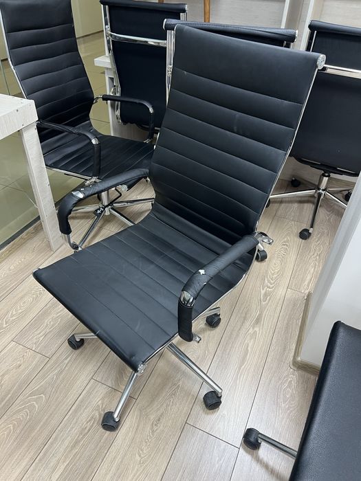 Столы и кресла для офиса