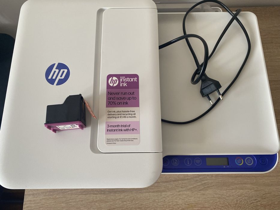 Imprimantă HP DeskJet 4320e multifuncțională + un cartuș color