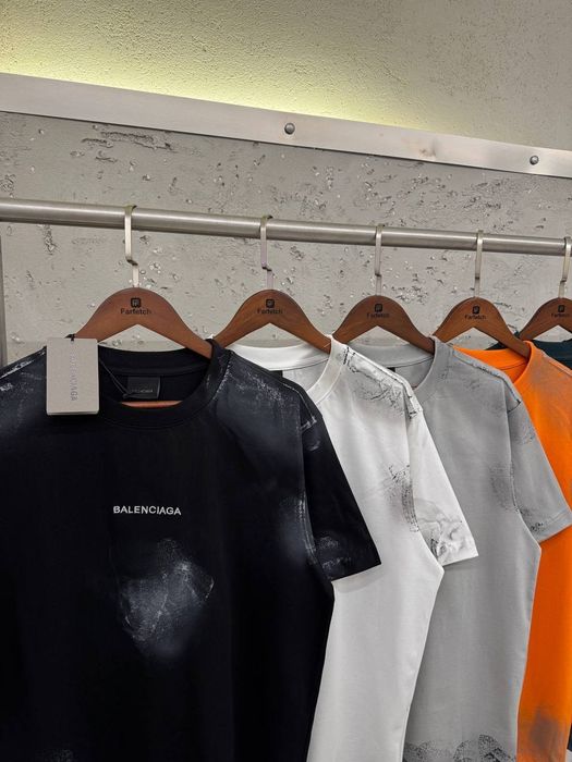 Модерни мъжки тениски BALENCIAGA – стил, комфорт и перфектна визия за лятото!