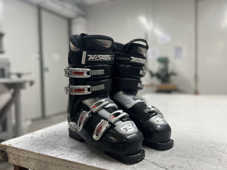 Продавам обувки за ски и сноуборд