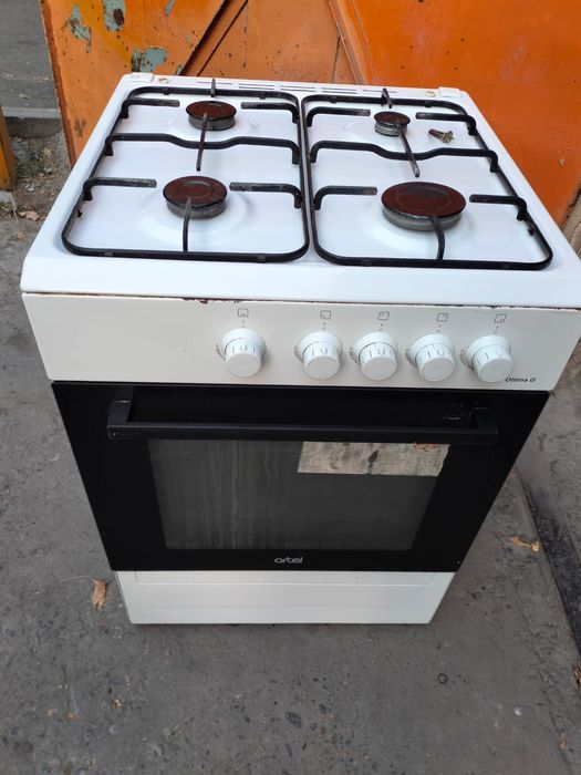Продам газовую плиту Артел