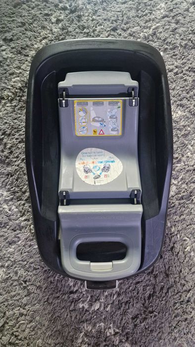 Комплект столчета за кола Maxi-Cosi FamilyFix база + CabrioFix + Pearl – употребявани, в добро състояние