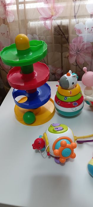 Продам много развивающих игрушек от 6 мес