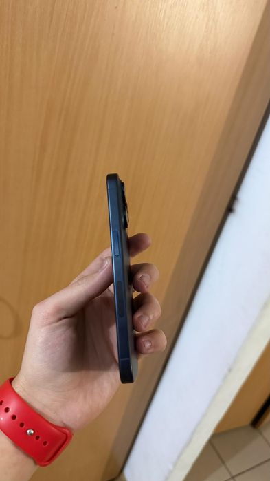 Vând iPhone 15 Pro de piese