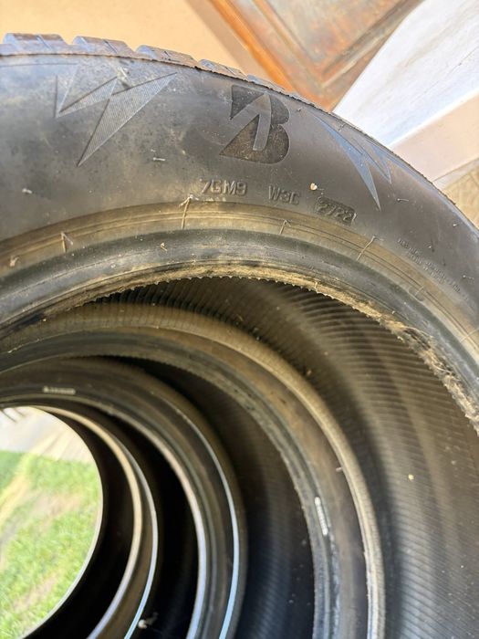 Bridgestone Blizzak LM005 235/55/20