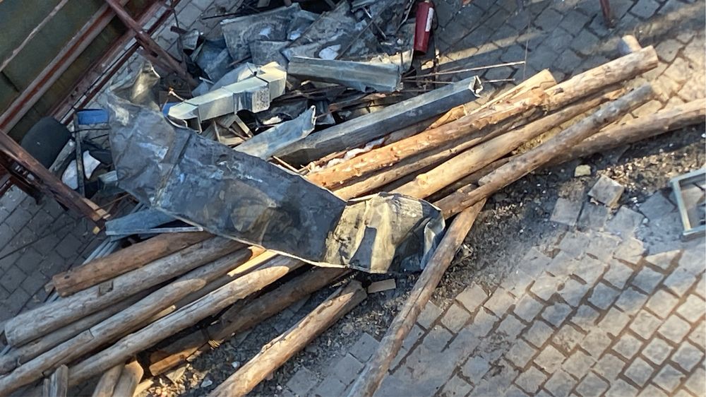 Дрова бревна столбы