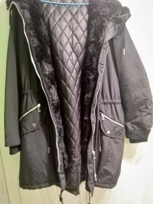 Дамско зимно яке с качулка.