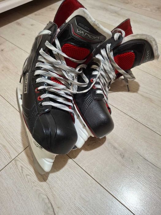 Продам профессиольные  коньки