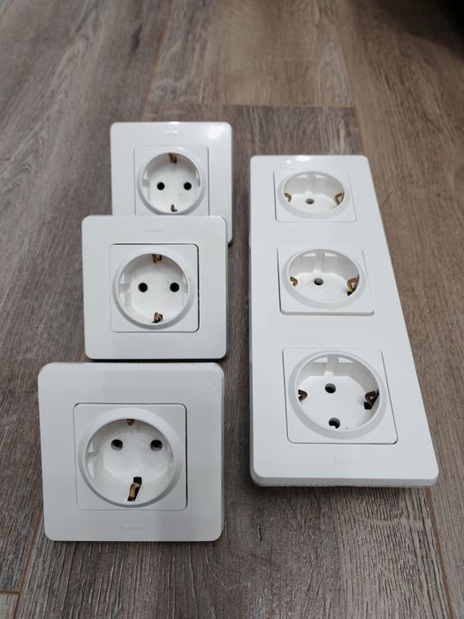 Встраиваемый светильники.Встраиваемая тройная разетка Art MTB-3013, эл