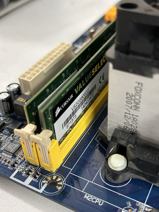 Дъно с рам и процесор