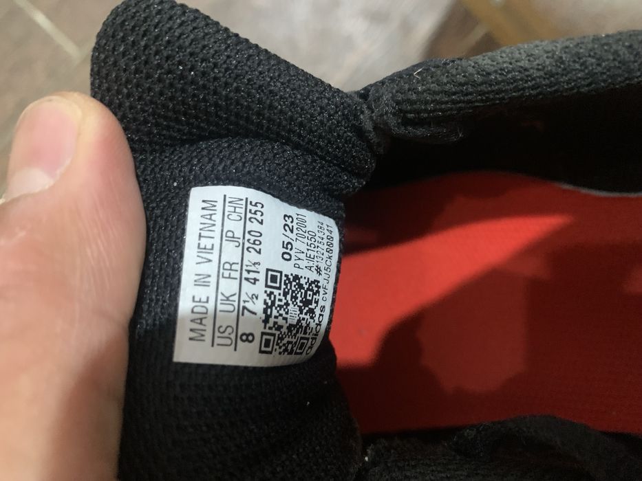 Кроссовка зальник адидас