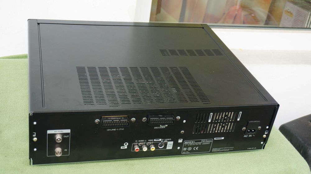 Video recorder COMBO VHS Video Hi8 Sony SLV-T2000