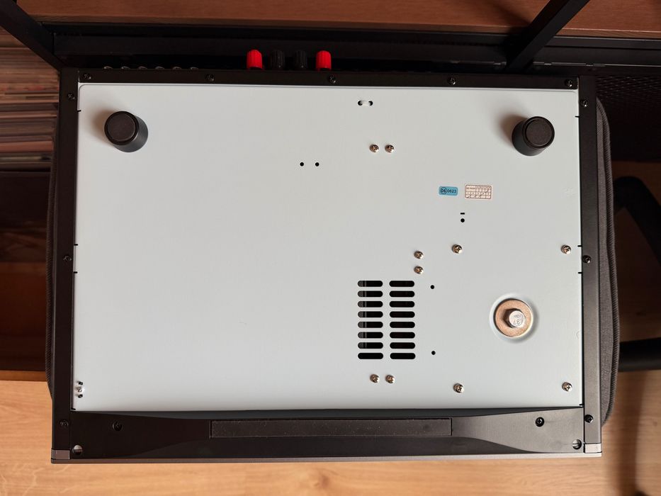 Cambridge Audio AXR100D, Усилвател