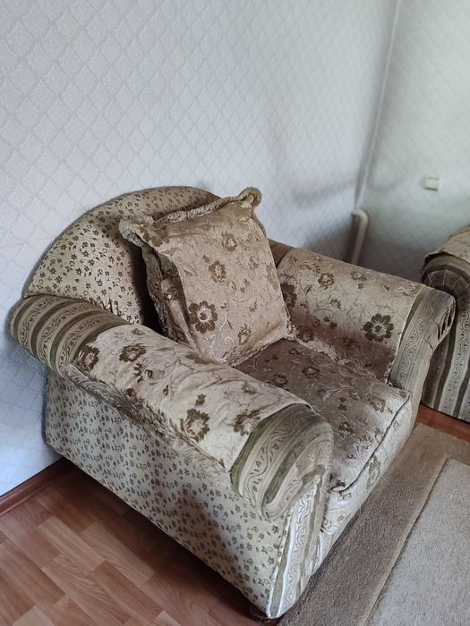 Диваны, набор мягкой мебели:  2-х местный, 3-х местный, кресло одномес