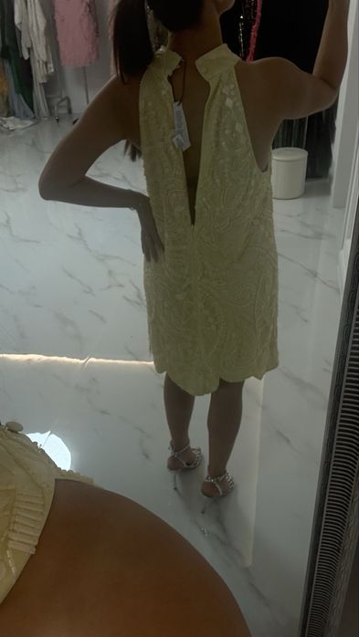 Rochie galbena cu decoratiuni