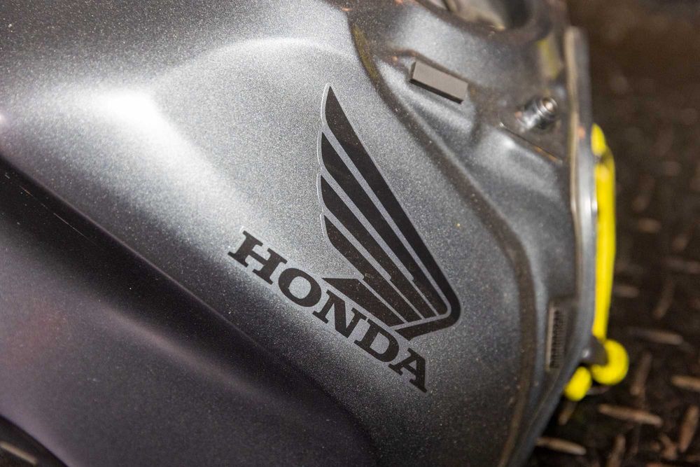 Rezervor Honda CB650R (2019–2025) – original / în stare excelentă