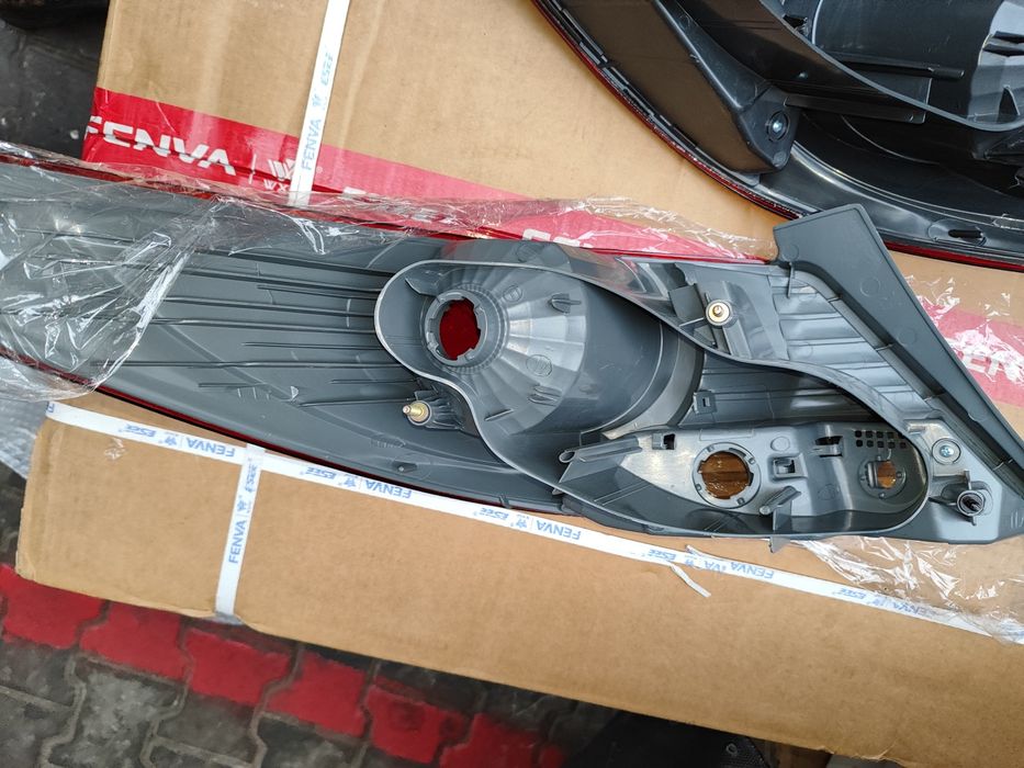 Акцент задний фонарь