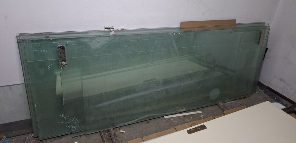 Sticla securizată 2 bucăți la fel 254x91  preț pe 2 bucăți 500 lei