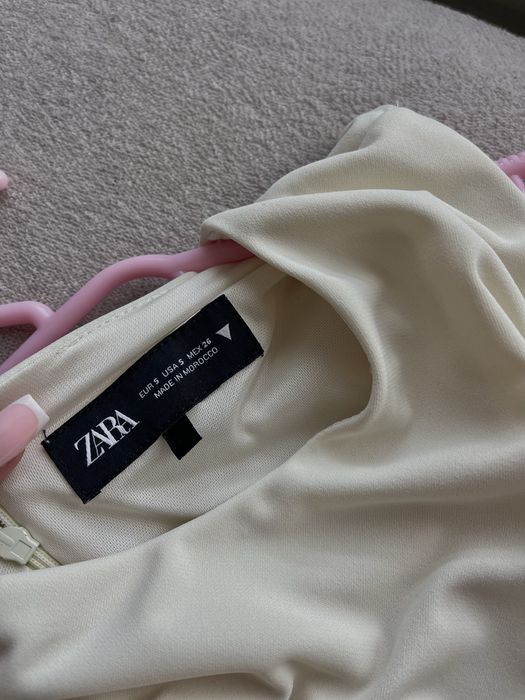 Рокля на Зара.