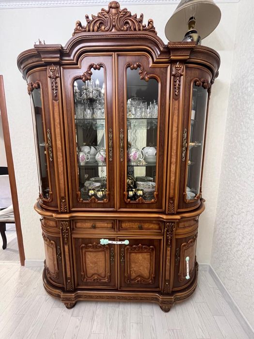 Продаётся сервант