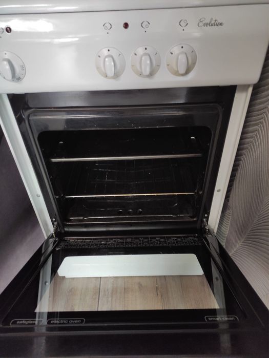 Продам электро плиту