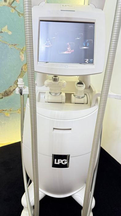 Vând aparate pt tratamente corporale .