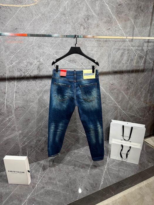 Blugi DSQUARED2 calitate superioara