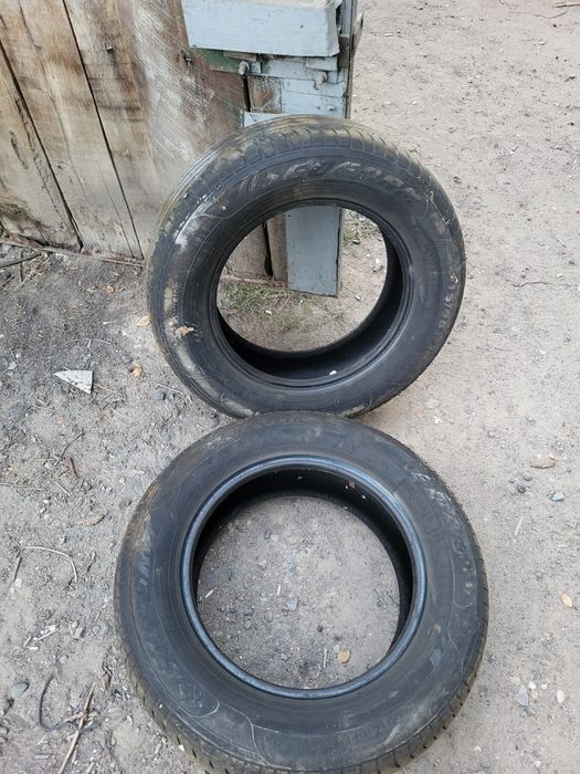 Продам шины пару