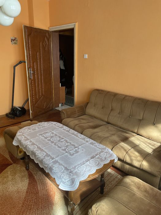 Дава се под наем Тристаен апартамент в Плевен, Идеален център - 70 кв.м за 255 € - Снимка #2