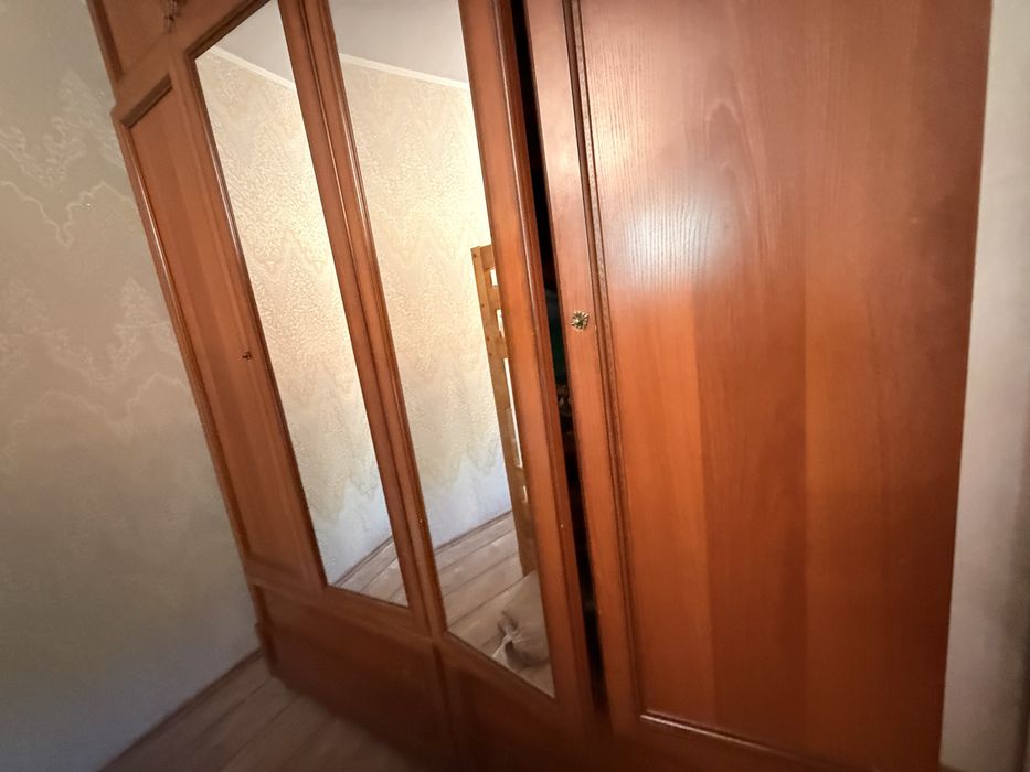 Шкаф деревнный ручной