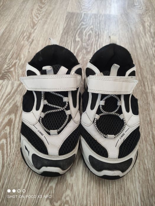 Кроссовки фирменные лининг