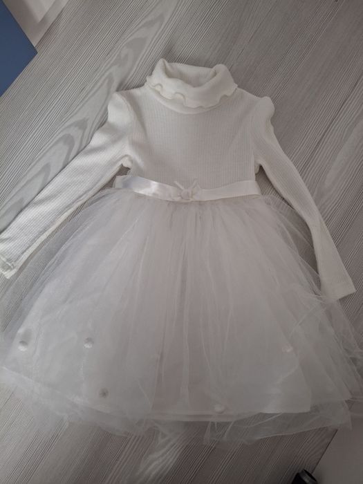 Страхотна празднична детска рокля 104