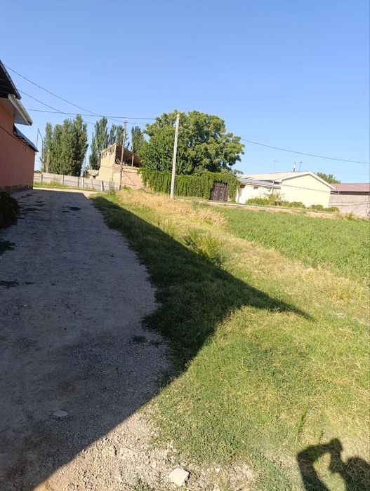 Yer srochni sotiladi 10 sotix qarorda zaxvad 2 sotix