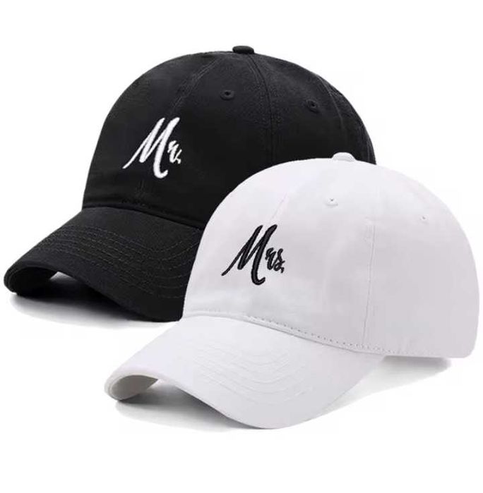 Комплект Шапки с козирка Мистър и Мисис за двойка
