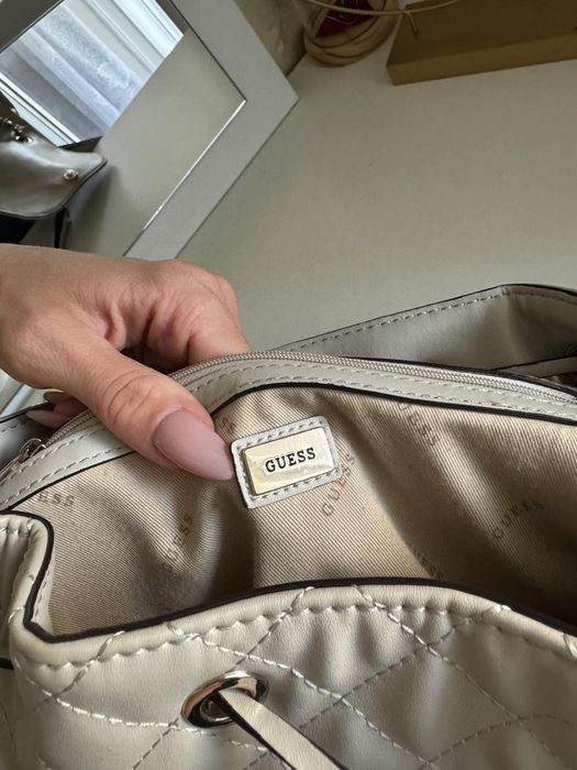 Дамска раница Guess